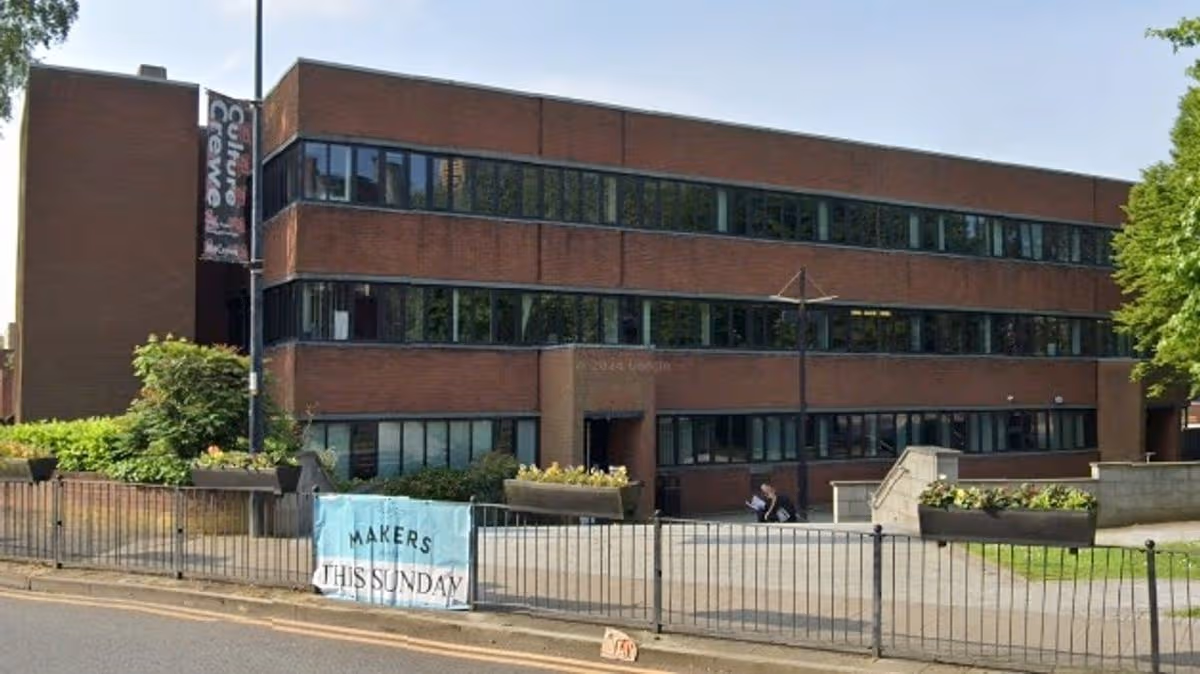 1777380474_1_Crewe-youth-court.jpg