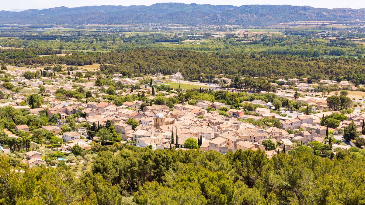 0_Aerial-view-of-Merindol-village-in-Provence-France.jpg