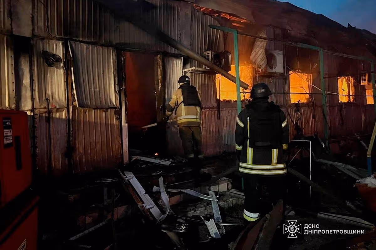 Russia bombs Dnipropetrovsk, Ukraine 