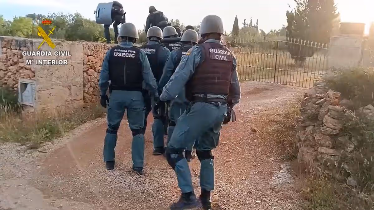 A photo of Spanish police 