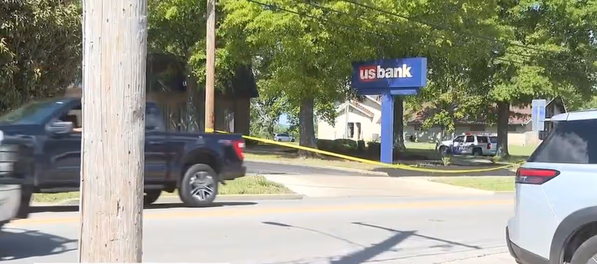 Kentucky authorities say a bank robbery turned into a deadly shooting Thursday afternoon.