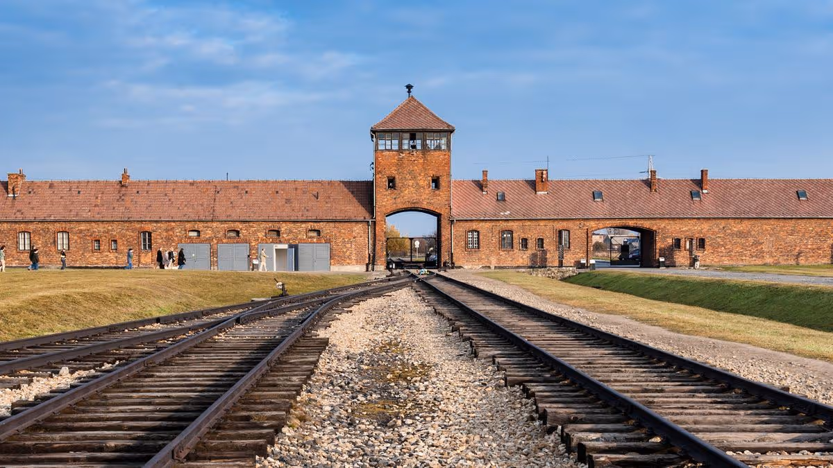 1777892862_5_Auschwitz-Museum.jpg