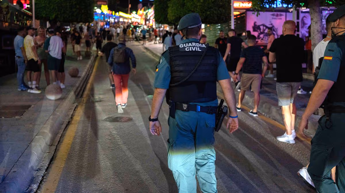 1778411479_0_PAY-FULL-COPY-BY-NATALIA-PENZA-TEL-34-659-567-821POLICE-have-arrested-two-Brits-on-suspicion-o.jpg