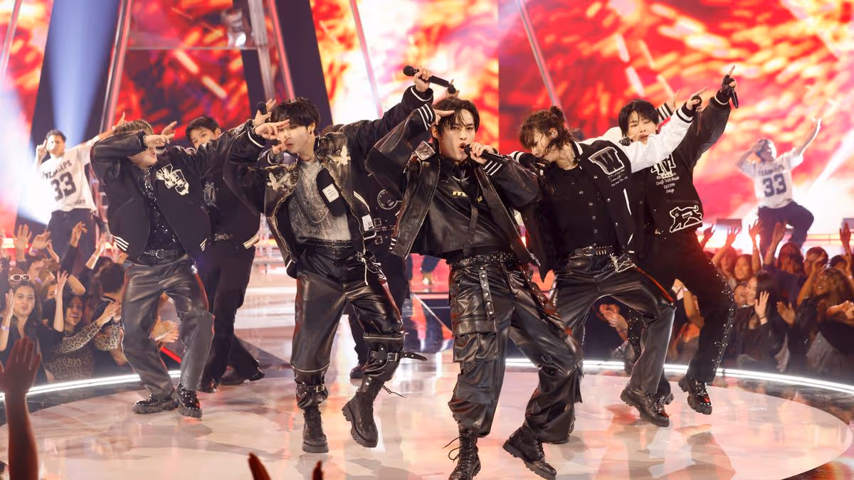 1778590501_0_AMERICAN-MUSIC-AWARDS-50TH-ANNIVERSARY-SPECIAL.jpg