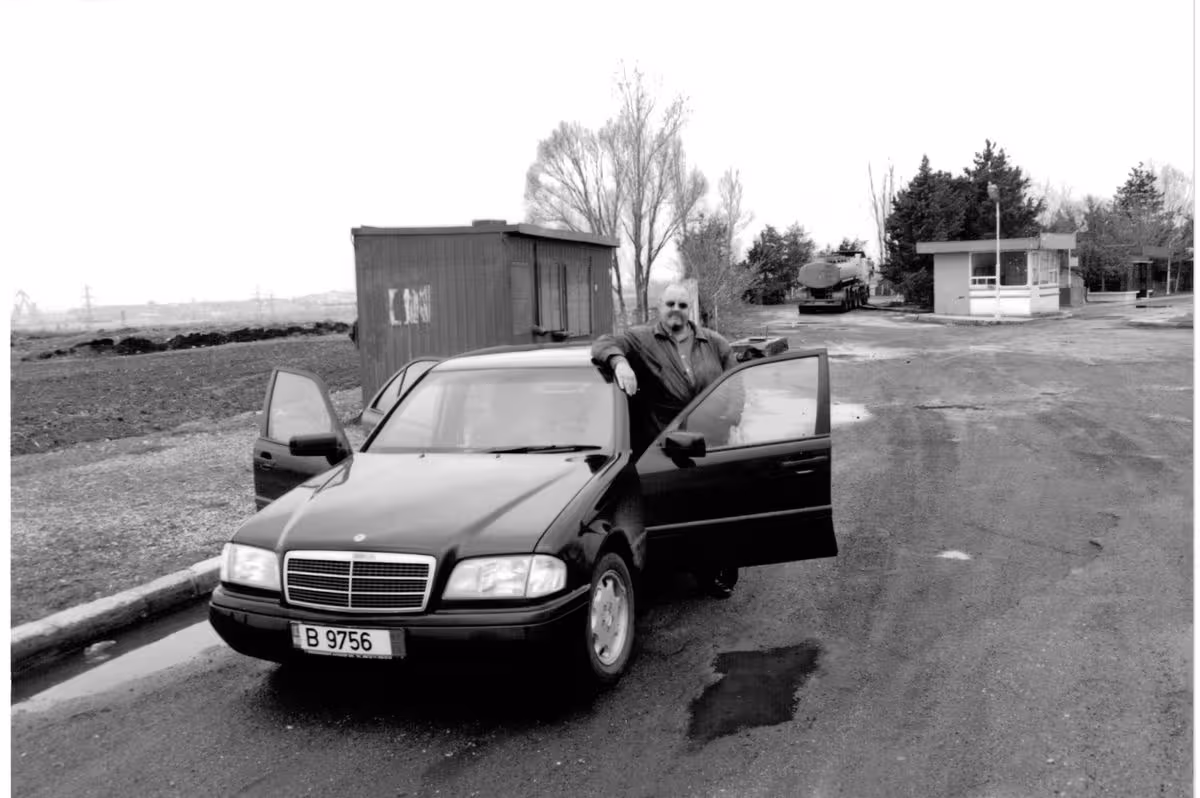 Guy in disguise with his car