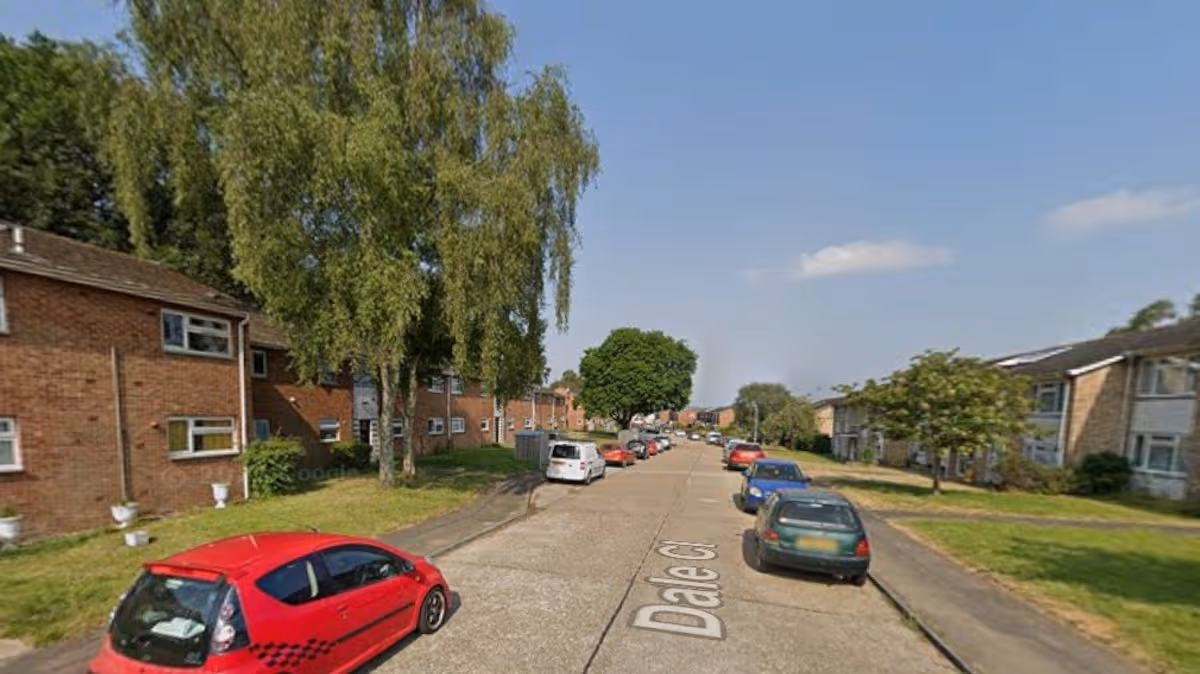 0_Dale-Close-POOLE.jpg