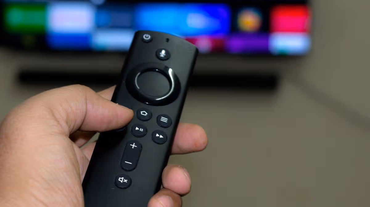 1_Amazon-fire-stick-TV-remote-in-hand.jpg