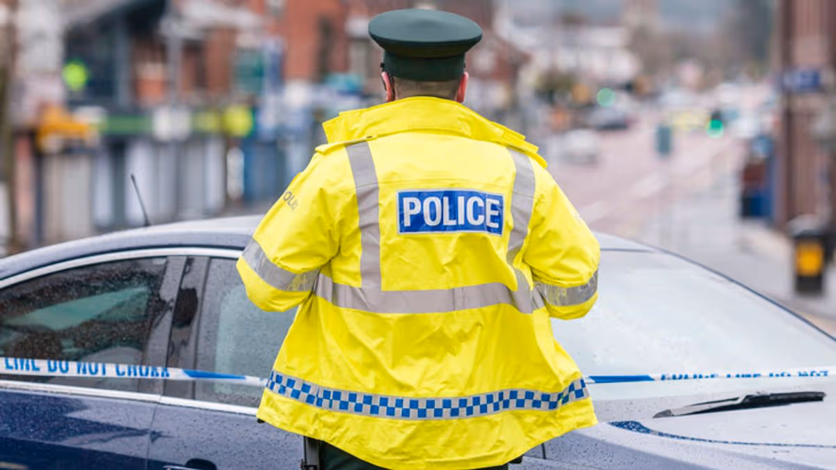 2_A-police-officer-stands-guard-following-a-bomb-attack.jpg