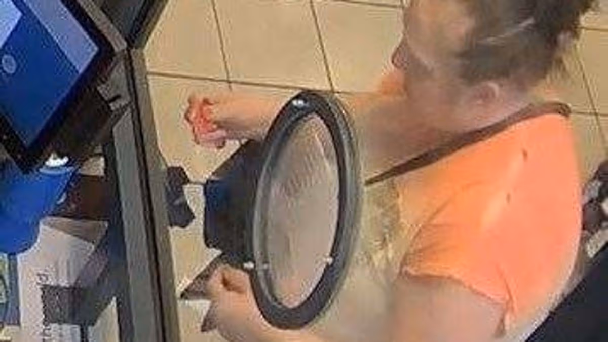 2_Mother-and-daughter-defrauded-pensioner-91-with-dementia-and-went-on-shopping-spree.jpg