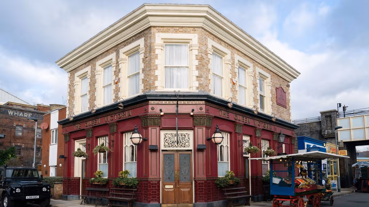 3_459792TITLEEastEnders.jpg