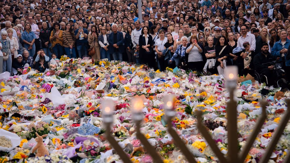 3_Australia-Reacts-To-Mass-Shooting-At-Bondi-Beach.jpg