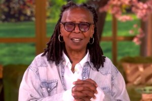 whoopi-goldberg-throws-cue-cards-129520796.jpg