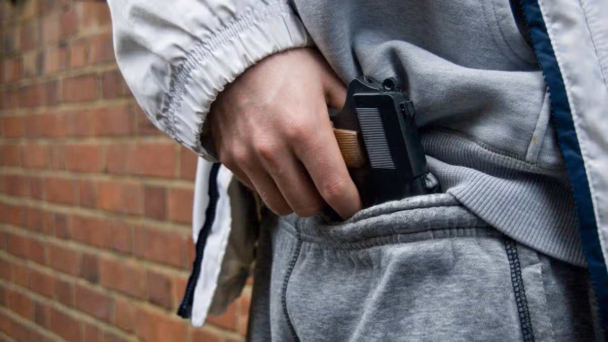 0_Youth-brandishing-a-Gun-UK-2010.jpg