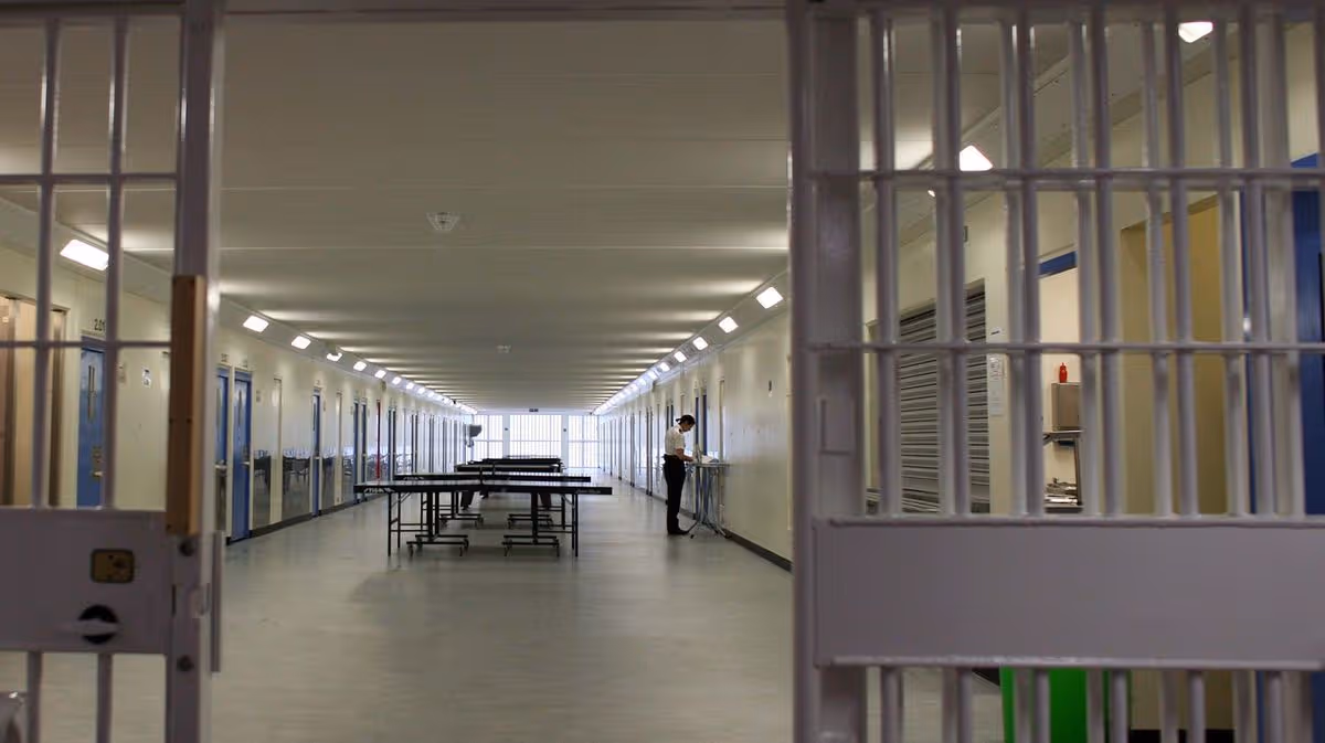 1_07HMYOIPolmontPrison8amp.jpg