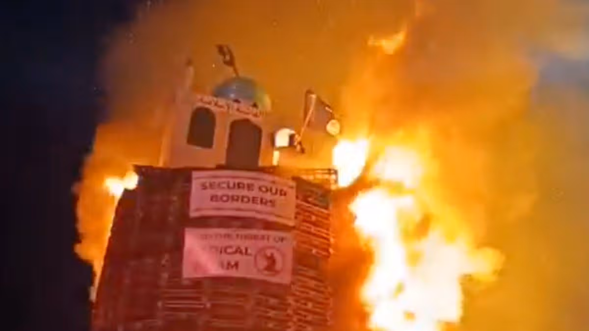 1_STAR-Replica-mosque-set-aflame-in-hate-motivated-bonfire-in-Northern-Ireland.jpg