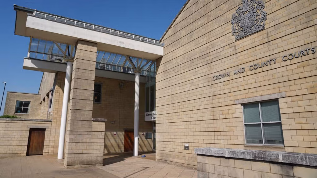 3_Northampton-Crown-Court-where-Lucy-Connolly-wife-of-Conservative-West-Northamptonshire-councillor.avif