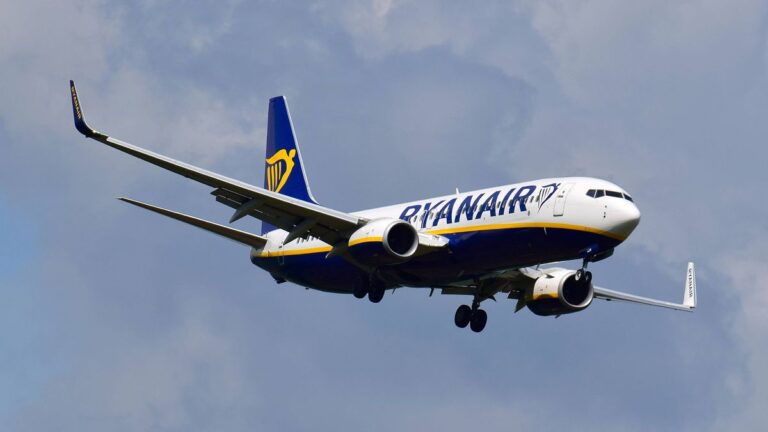 1774772383_0_Ryanair-Boeing-737.jpg