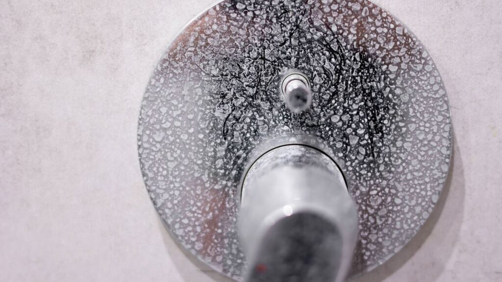 0_Dirty-calcified-shower-mixer-tap-faucet-with-limescale-on-it-plaque-from-hard-water-Chrome-plated.jpeg