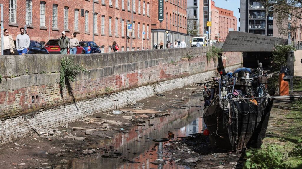 1775543182_0_GVs-of-an-empty-Rochdale-canal.jpg