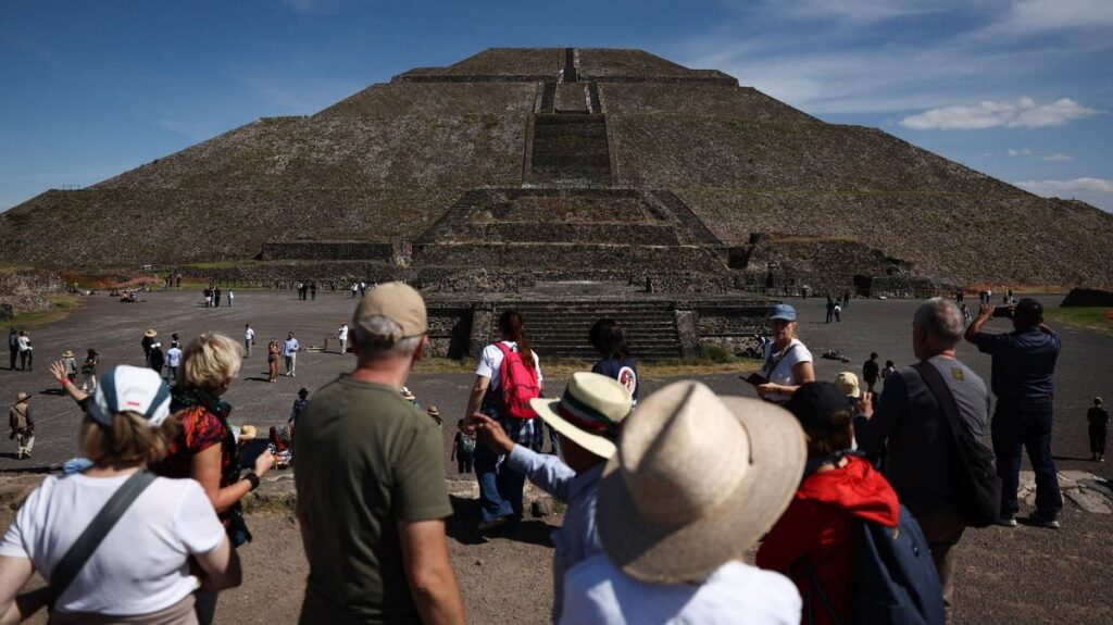 1776722168_0_Teotihuacan-Pyramids.jpg