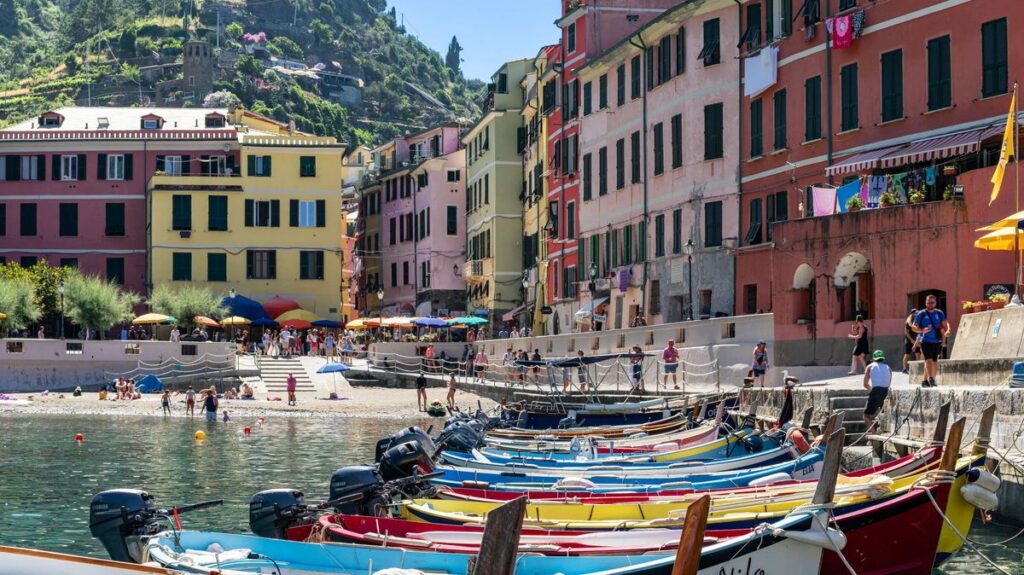 1777084509_0_Bay-of-Vernazza-full-of-tourists-and-boats.jpg