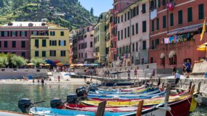 1777084509_0_Bay-of-Vernazza-full-of-tourists-and-boats.jpg